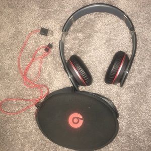 Wireless beats by Dre with charger and case